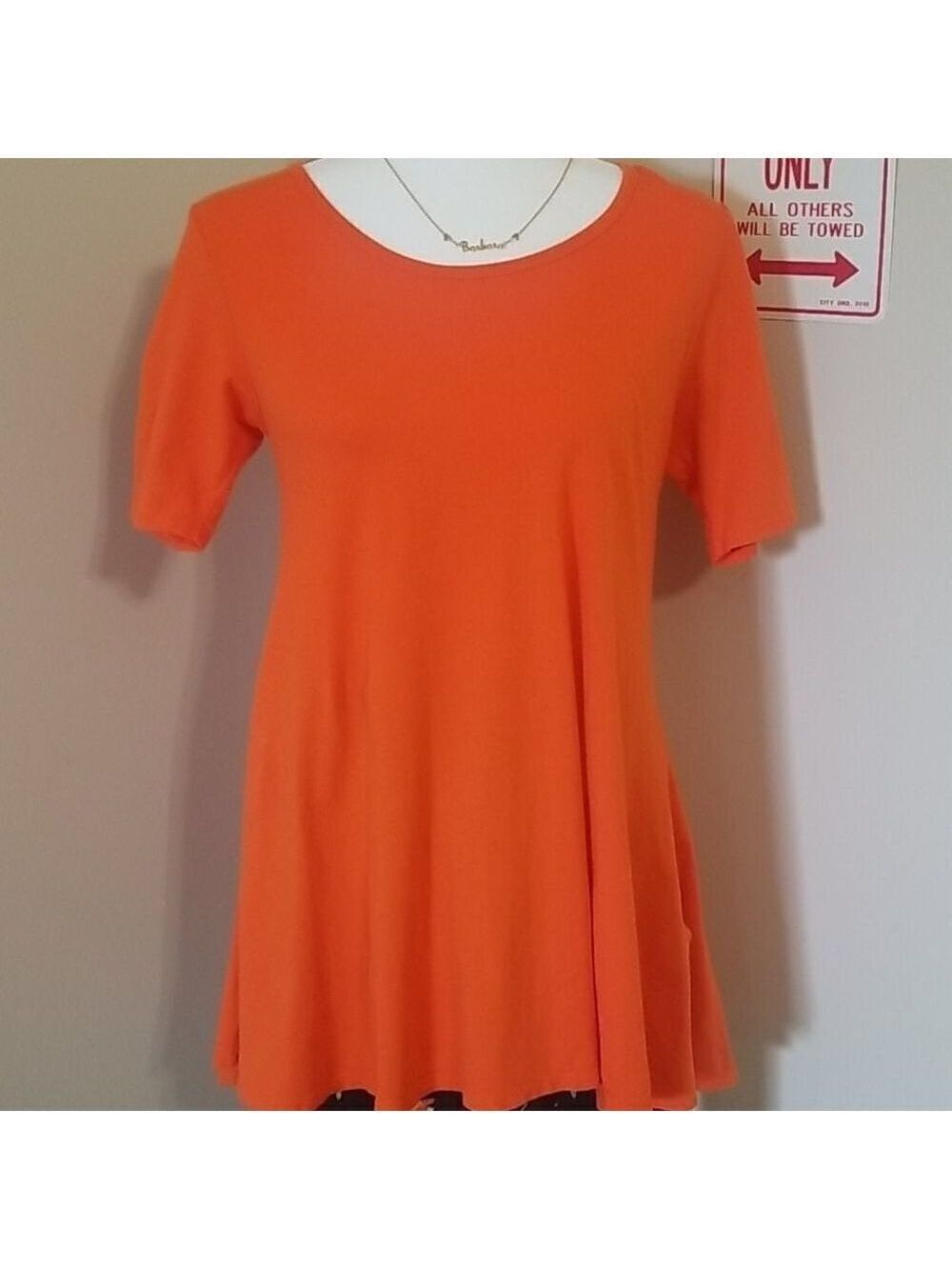LULAROE 2 PIECE SZ XS TUNIC WITH LEGGINGS - Picture 2 of 7